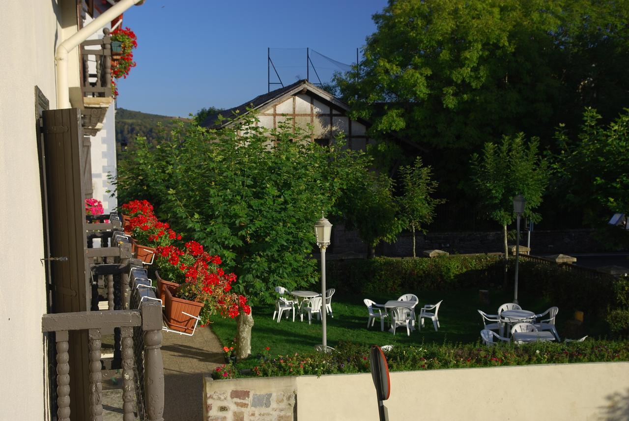 Hotel Rural Loizu Burguete Bagian luar foto